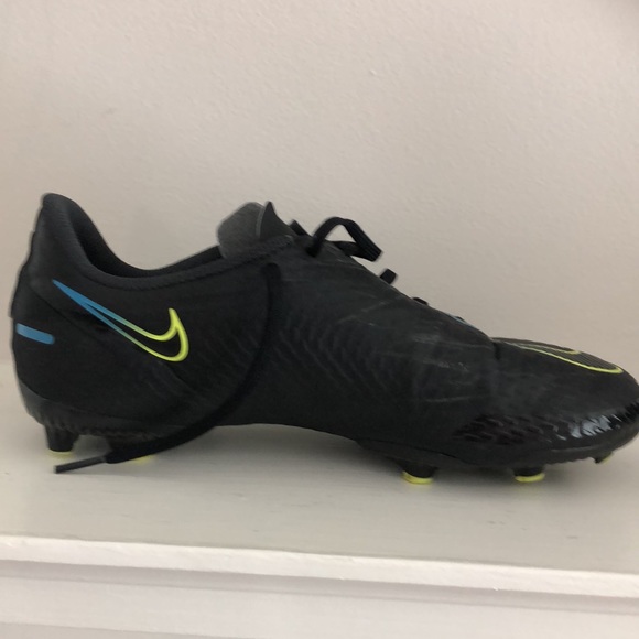 Nike Phantom 6 youth Soccer shoes worn twice - Picture 5 of 13